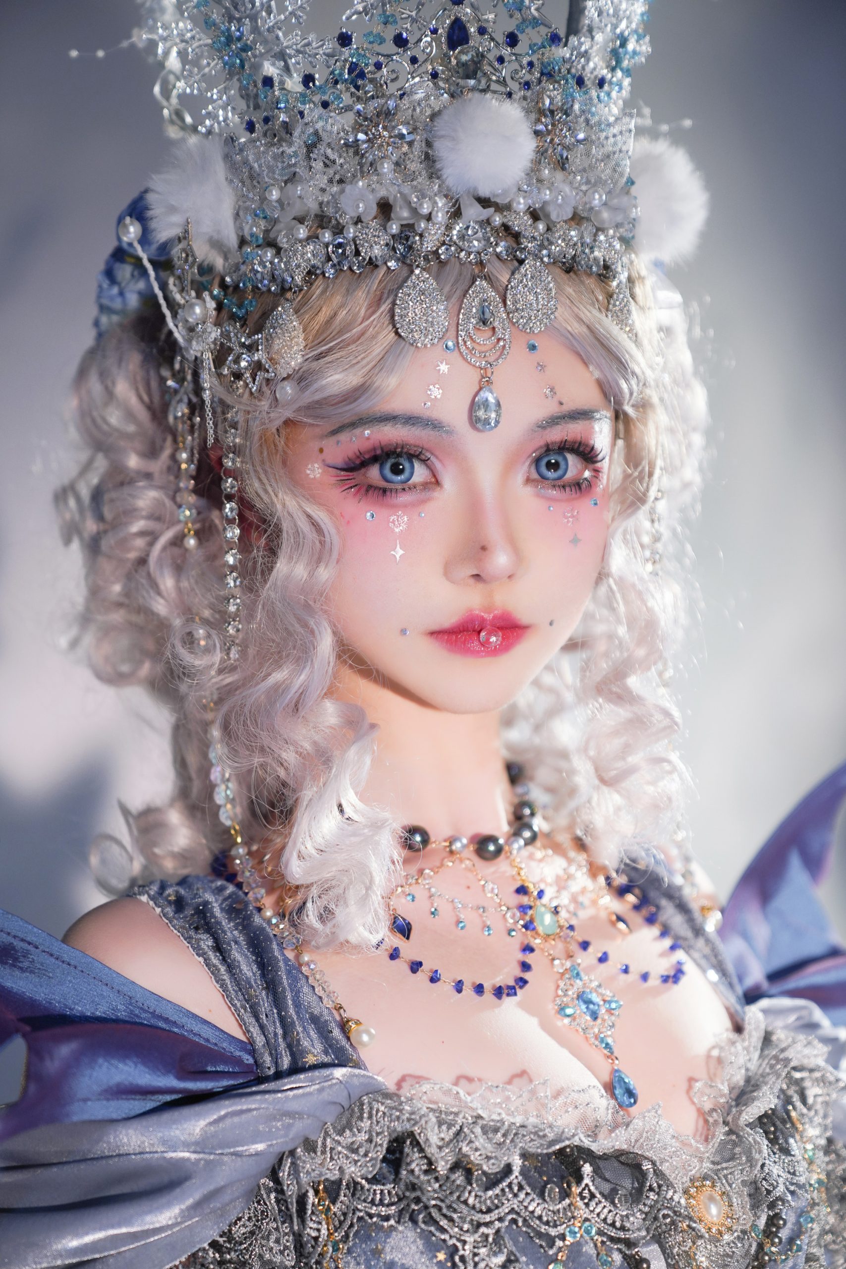 lolita 寒冰中凝视的冰霜巨龙，是那副清冷的模样@长寇-米哈社