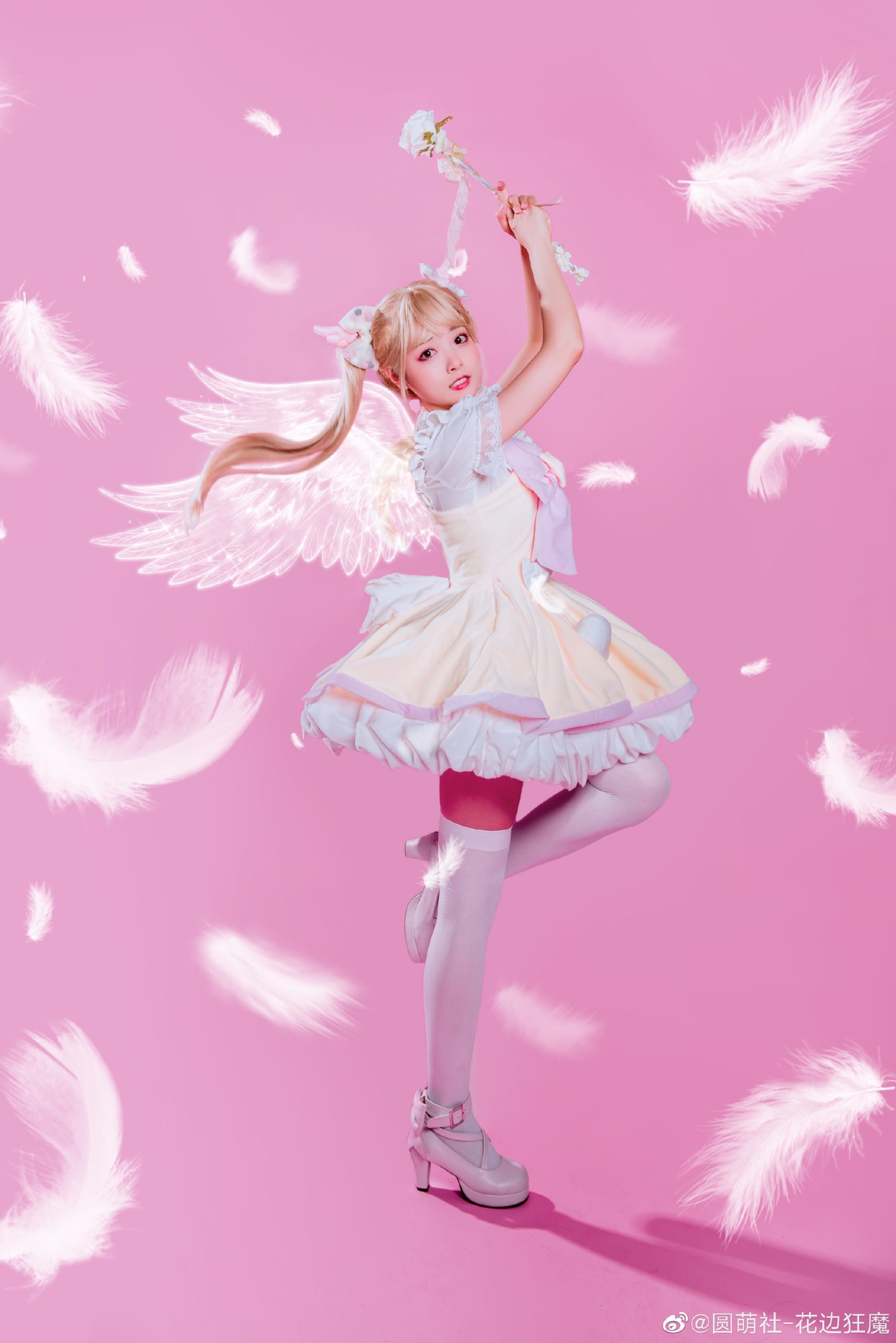 lolita 悄悄告诉你，我可是会飞的哦 @圆萌社-花边狂魔-米哈社