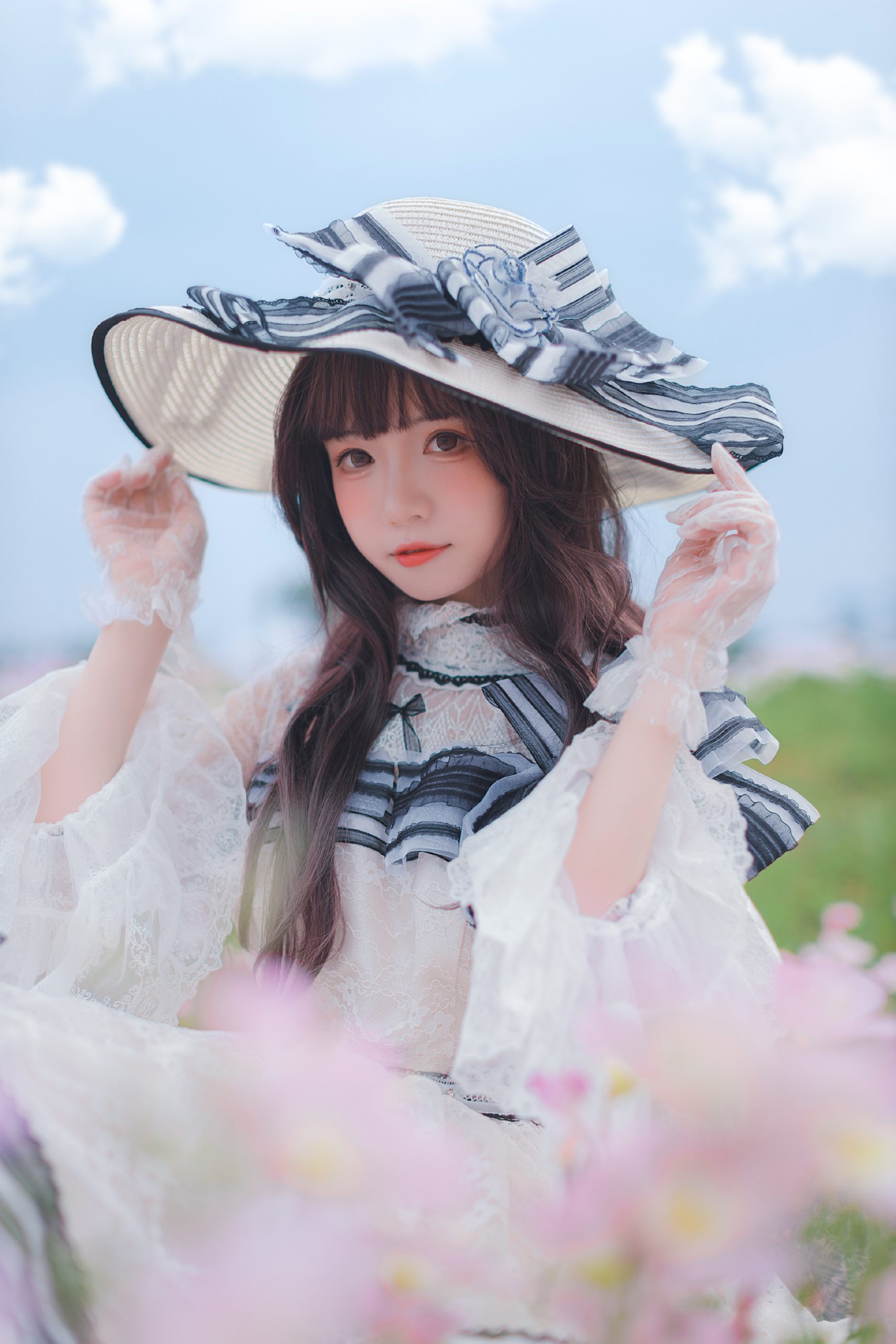 LOLITA 来个预告！夕阳 花海 少女 这才是夏日感觉！@我是文艺天少-米哈社